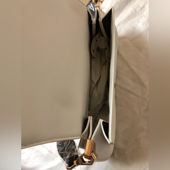 AKIRA NO TURNING BLACK AND WHITE HANDBAG WITH SHOULDER STRAP - Picture 6 of 8